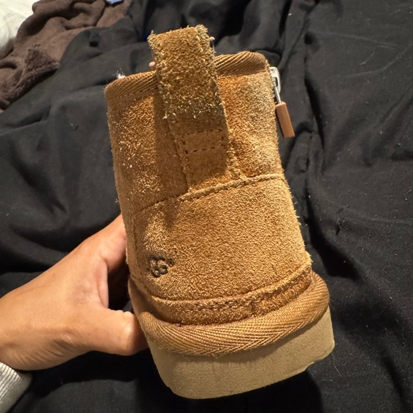 UGG Nuemel Boys Cozy Boot - Picture 6 of 9